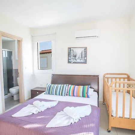Ferienhaus Mit Privatpool Fur 8 Personen Ca 140 Qm In Pernera, Sudkuste Von Zypern