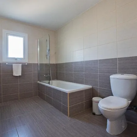 Hébergement de vacances Ferienhaus Mit Privatpool Fur 8 Personen Ca 140 Qm In Pernera, Sudkuste Von Zypern